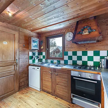 Chalet Cote Coeur, La Tania, With Outdoor Hot Tub And 7 Ensuite La Tania