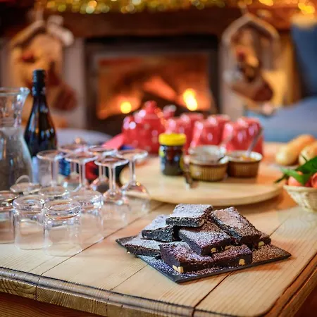 Cote Coeur, La Tania, With Outdoor Hot Tub And 7 Ensuite Chalet *